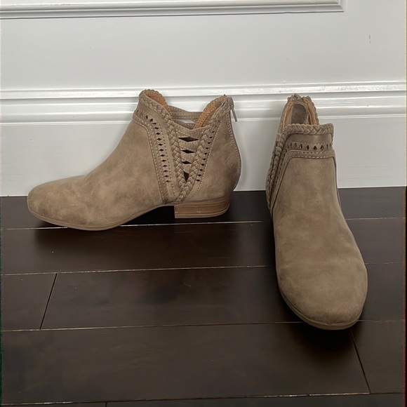 SO memory foam tan zip up back booties 1” heel Girls sz 4 - Picture 1 of 7